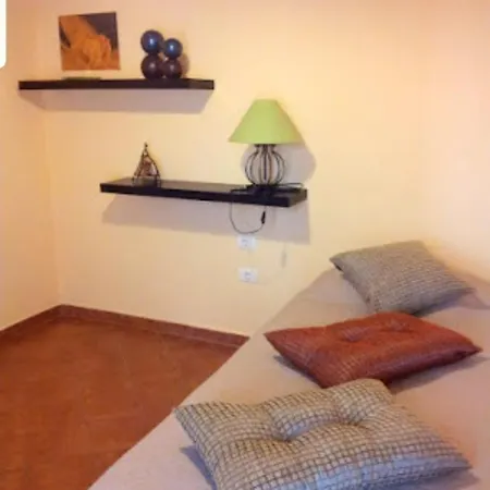 2 Bedrooms At 38 M Away From The Beach With Sea View Furnished Terrace And Wifi *
