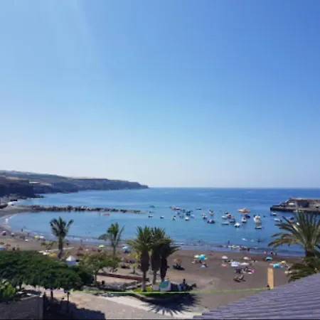 2 Bedrooms At 38 M Away From The Beach With Sea View Furnished Terrace And Wifi *