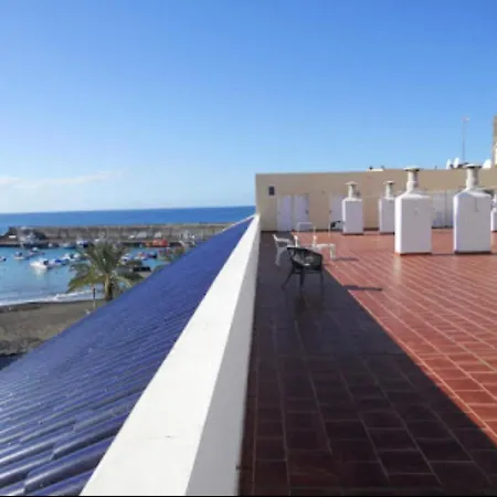 2 Bedrooms At 38 M Away From The Beach With Sea View Furnished Terrace And Wifi * Playa de San Juan (Tenerife)